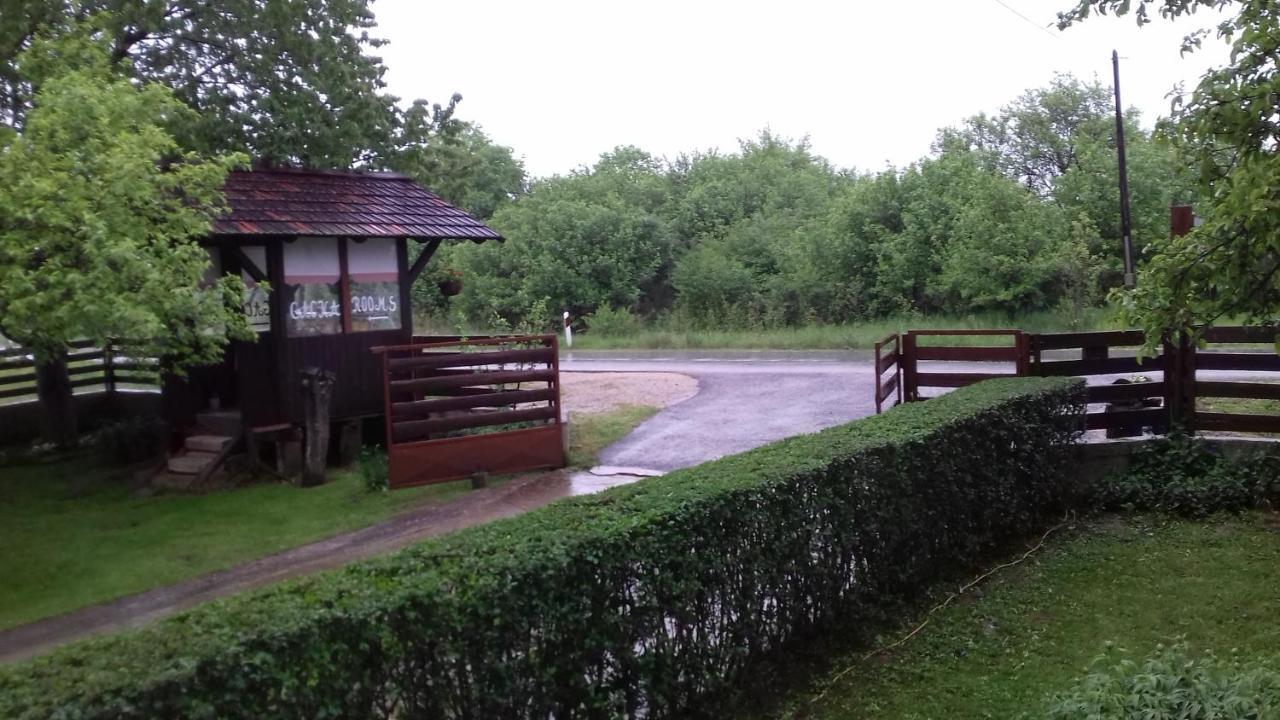Gacka Rooms Vrhovine Esterno foto